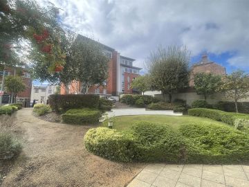 Ropewalk Court